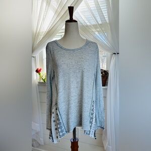Hummingbird Gray Boho Tunic black and white patterned insets. 
Size: Large